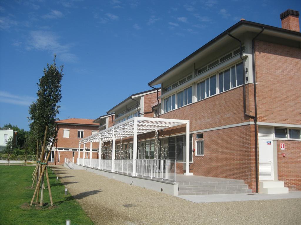 Eliopoli Beach Hostel & Restaurant Tirrenia Exterior foto