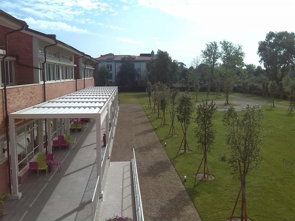 Eliopoli Beach Hostel & Restaurant Tirrenia Exterior foto